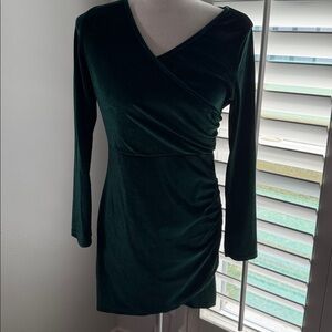 Juniors Women’s Medium Chic Velvet Long Sleeve Dress in Deep Green